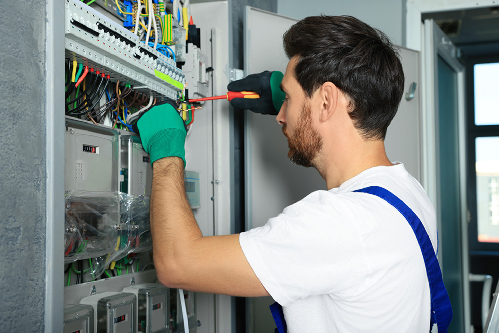 Nieder&shy;spannungs&shy;anlagen bei Salomon Elektrotechnik in Heidelberg